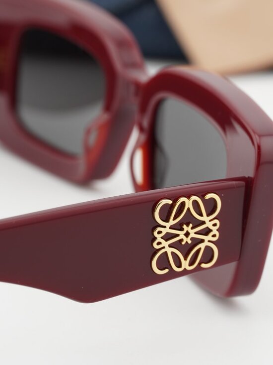 Loewe LW40101I 66A Rectangle Sunglasses – Shiny Burgundy/Gold\\Grey main image 4